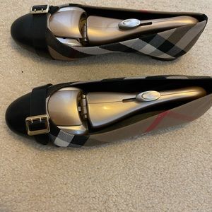 Burberry flats size 40